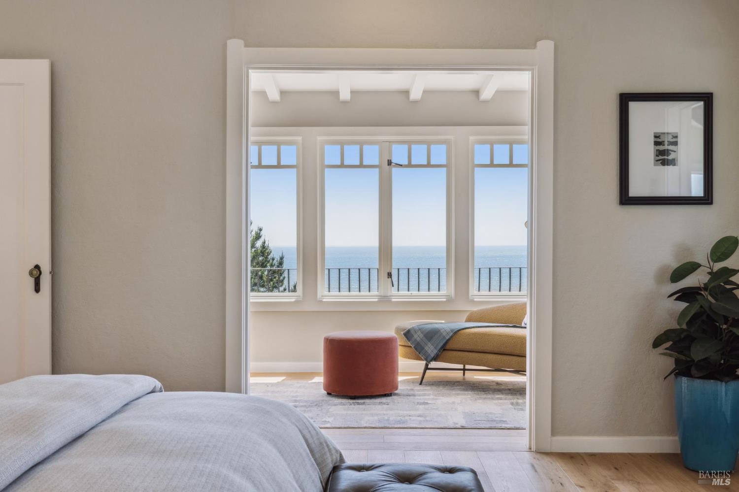 3275 Shoreline Highway