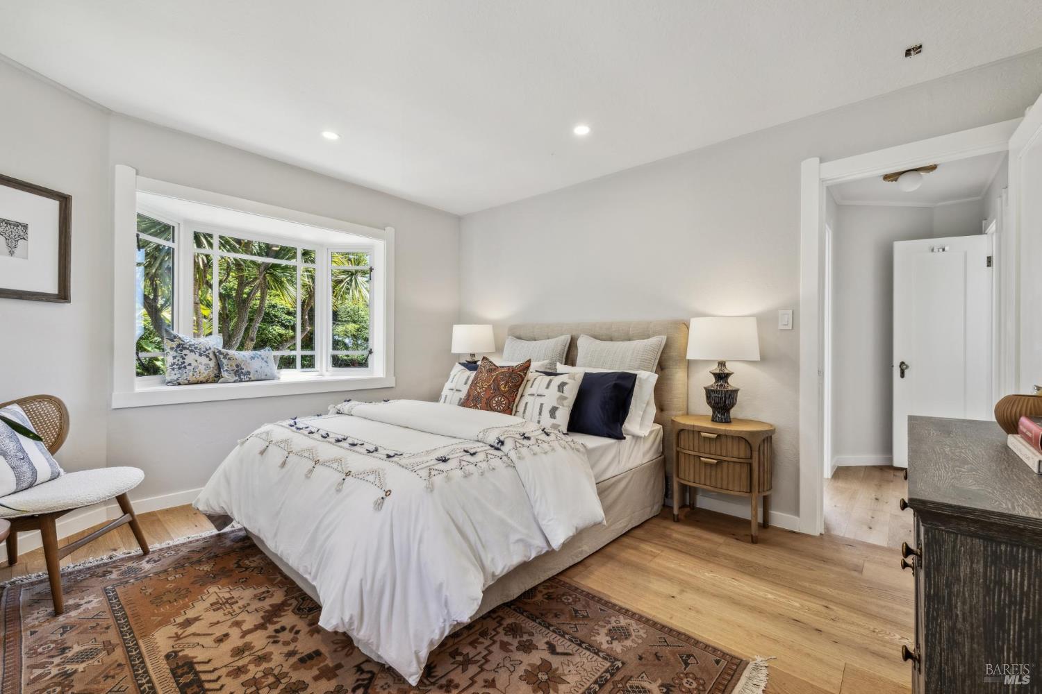 3275 Shoreline Highway