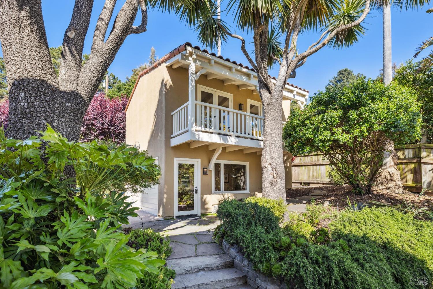 3275 Shoreline Highway