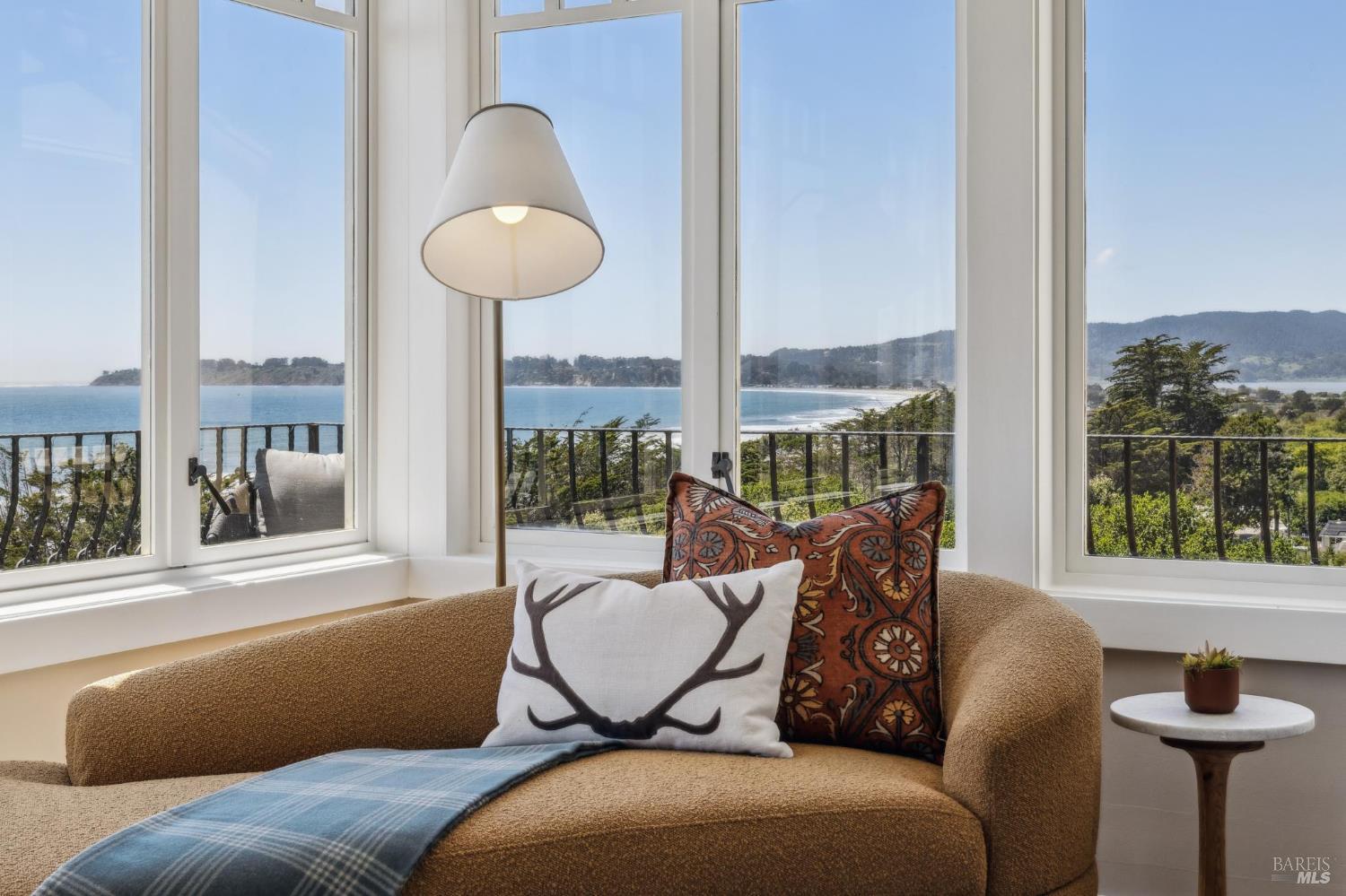 3275 Shoreline Highway