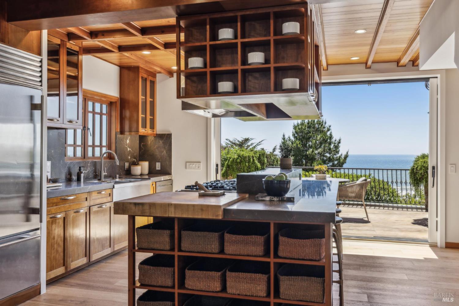 3275 Shoreline Highway