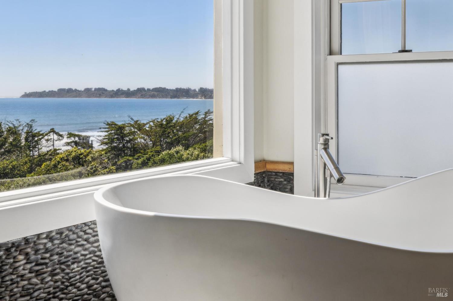 3275 Shoreline Highway