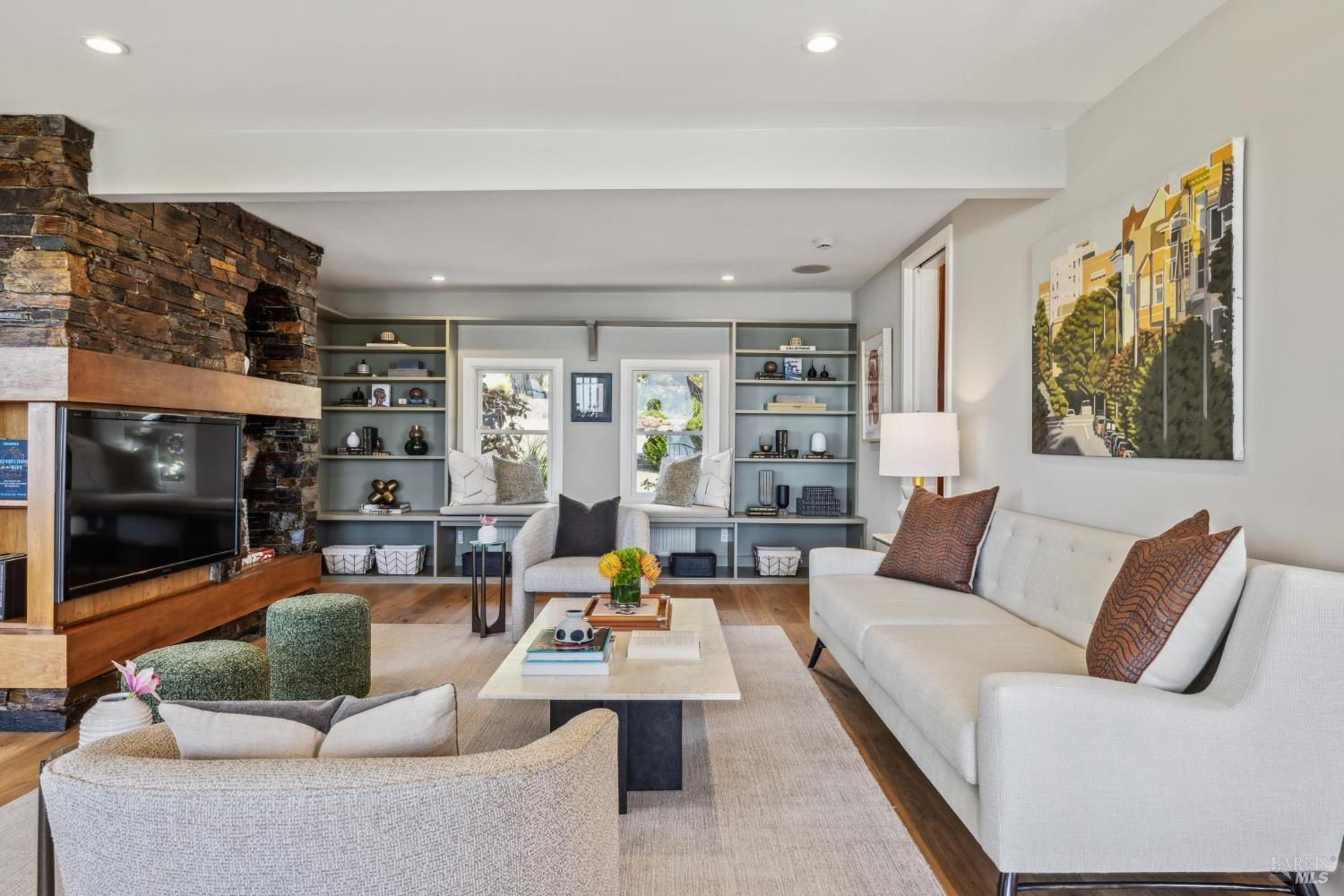 3275 Shoreline Highway