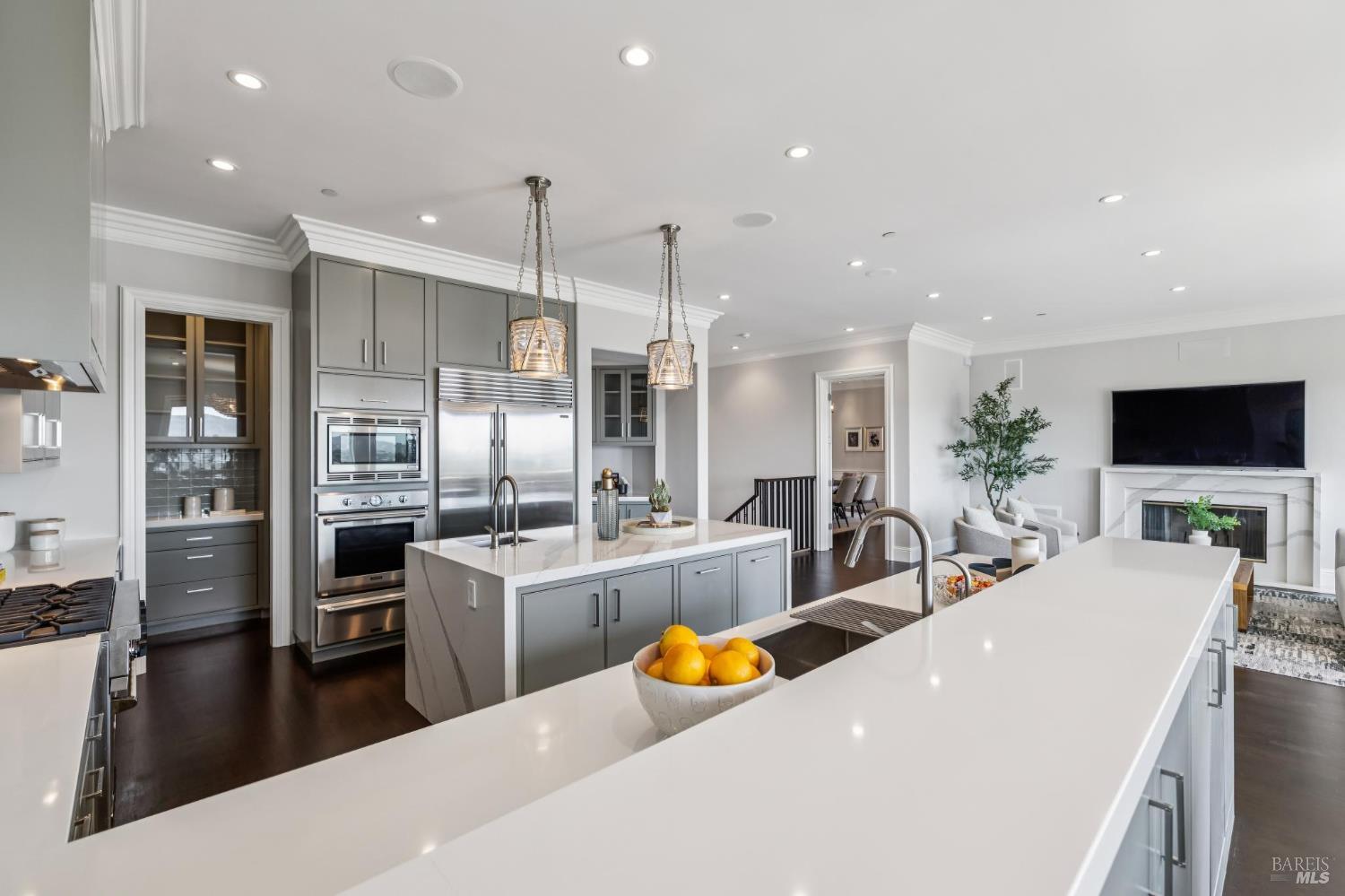 1808 Lagoon View Drive