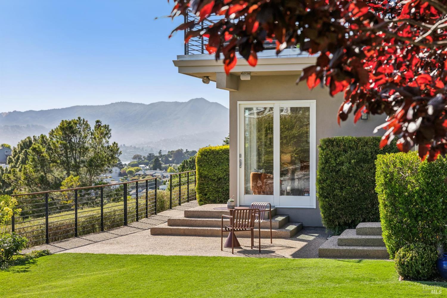 1808 Lagoon View Drive
