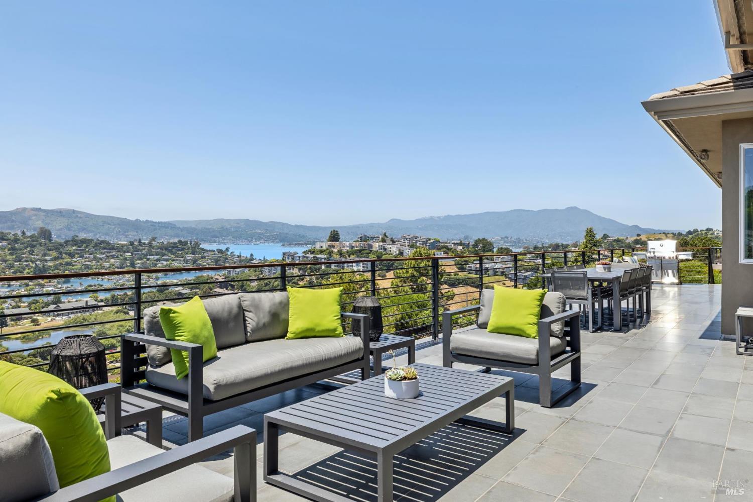 1808 Lagoon View Drive