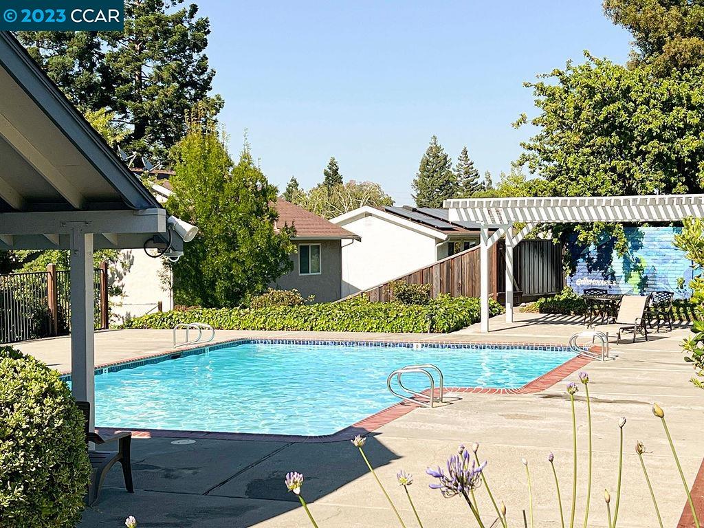 1069 Stoneybrook Dr.