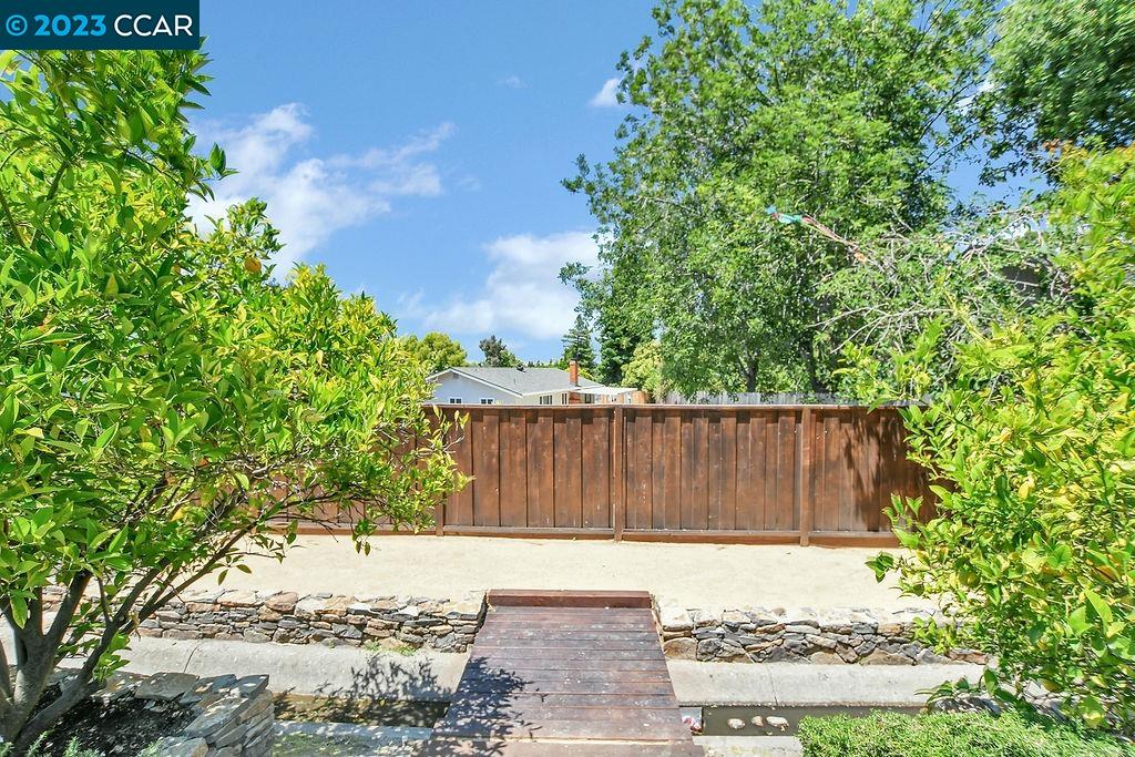 1069 Stoneybrook Dr.