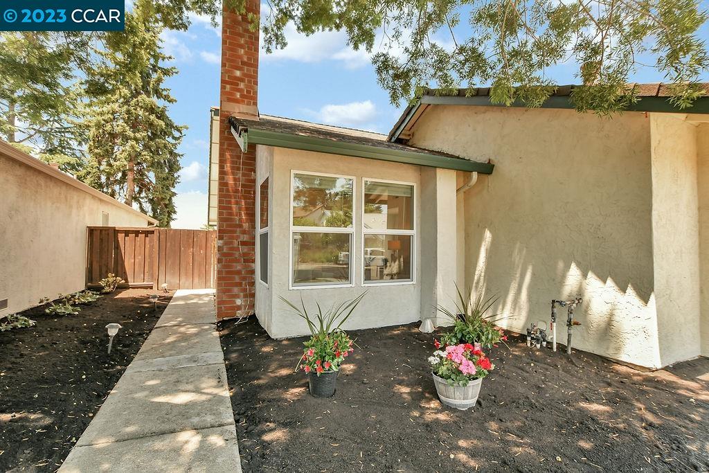 1069 Stoneybrook Dr.