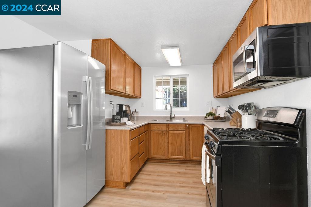 901 Bella Vista Avenue