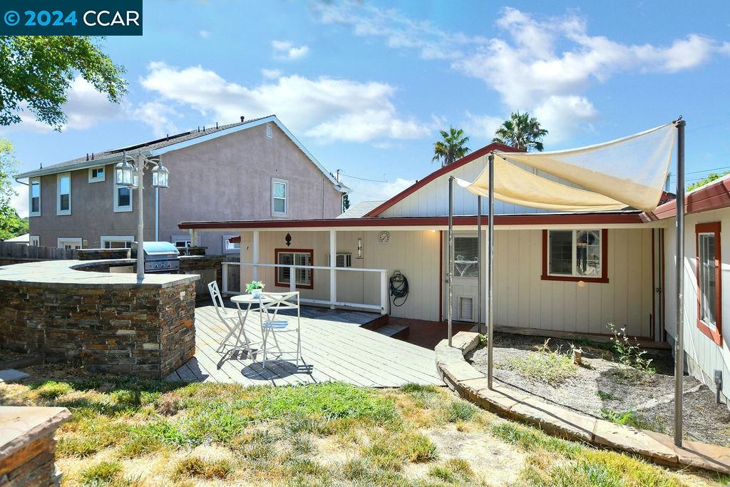 901 Bella Vista Avenue