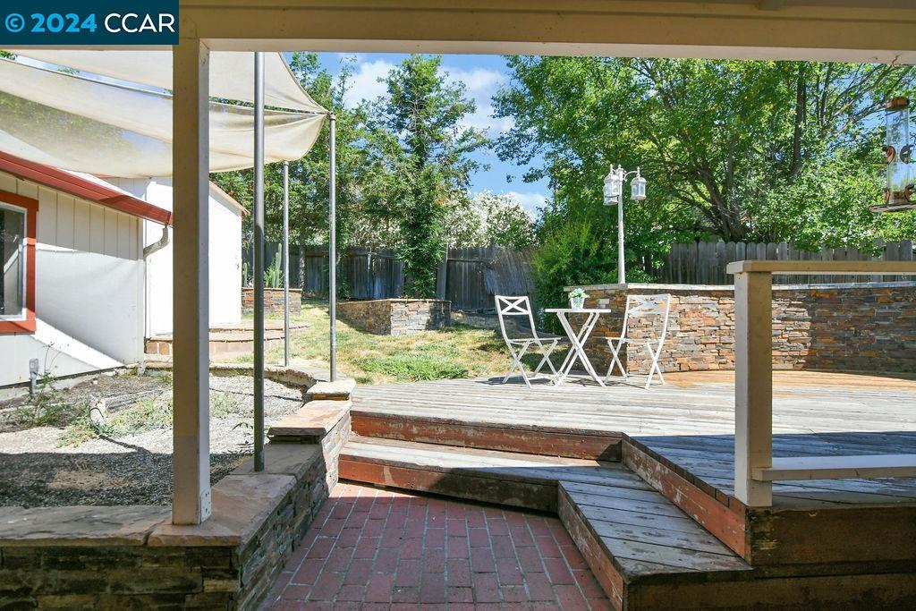 901 Bella Vista Avenue