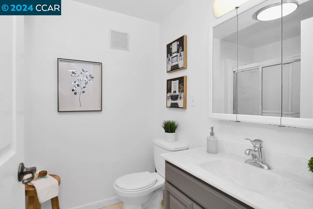 901 Bella Vista Avenue