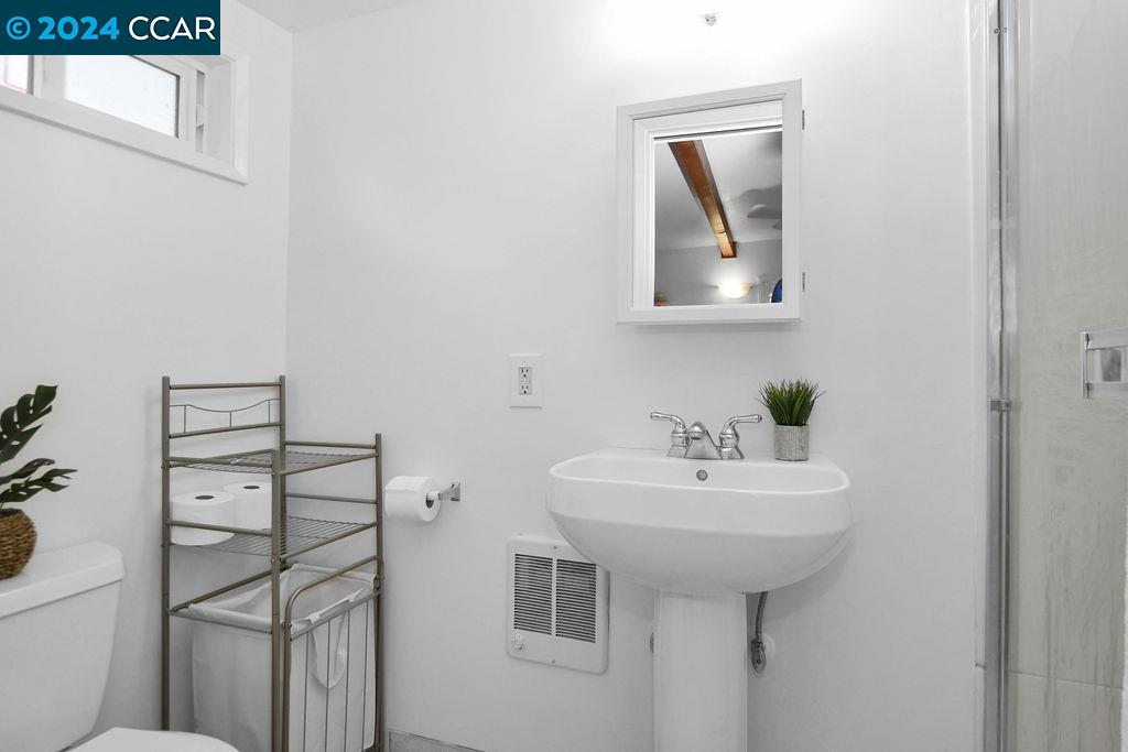 901 Bella Vista Avenue