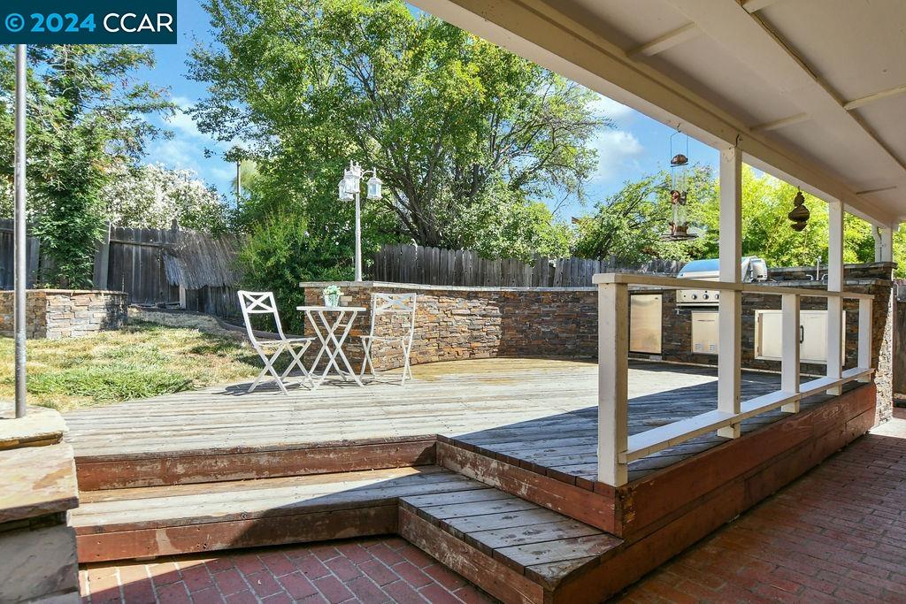 901 Bella Vista Avenue