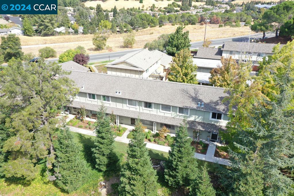 30 Fountainhead Court