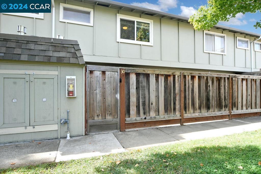 30 Fountainhead Court