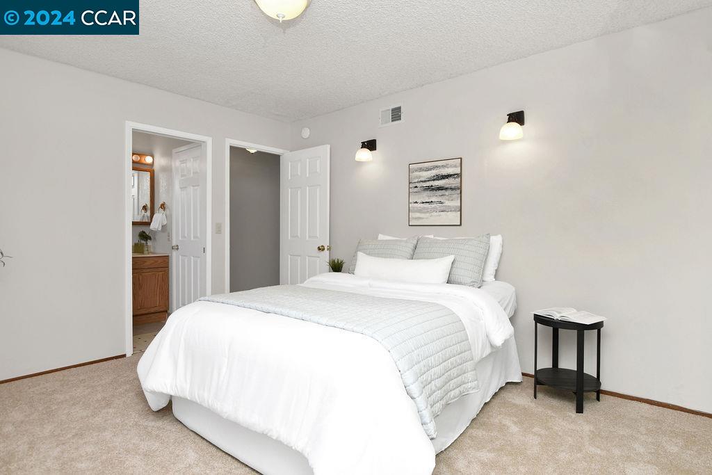 30 Fountainhead Court
