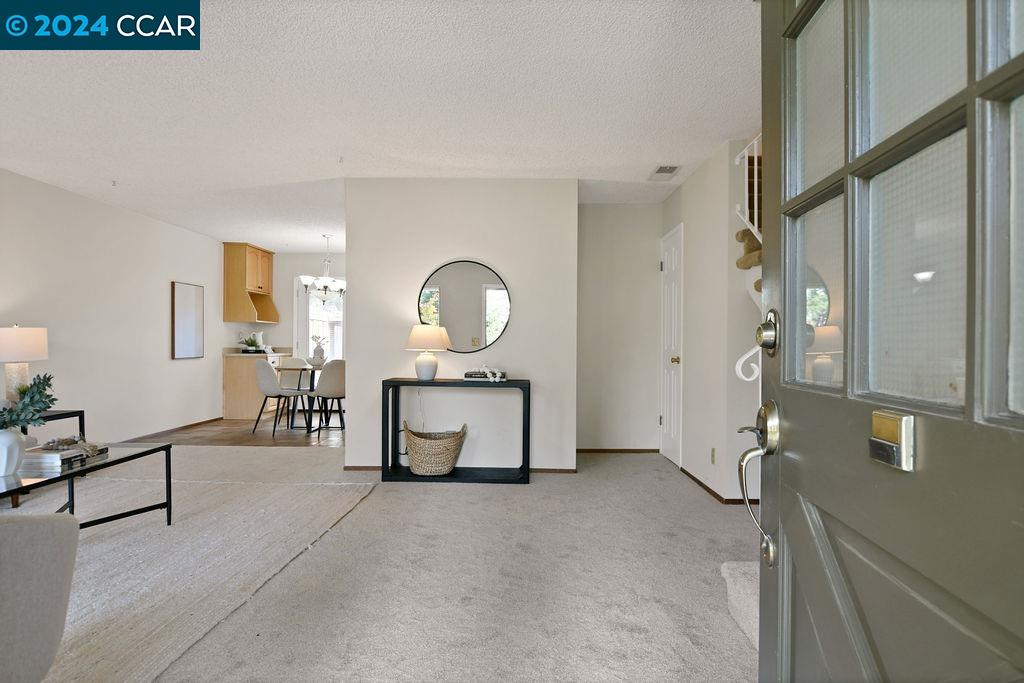 30 Fountainhead Court