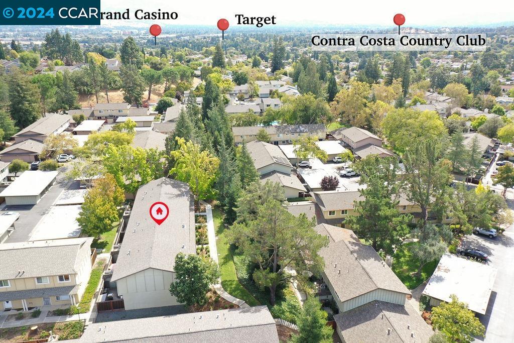 30 Fountainhead Court