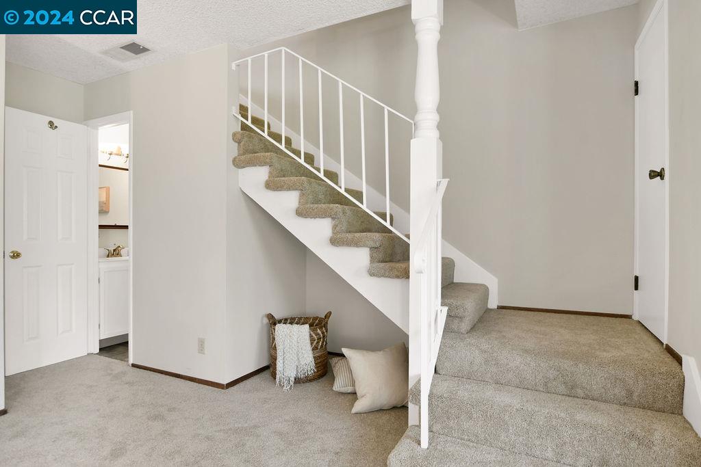 30 Fountainhead Court