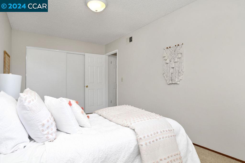 30 Fountainhead Court