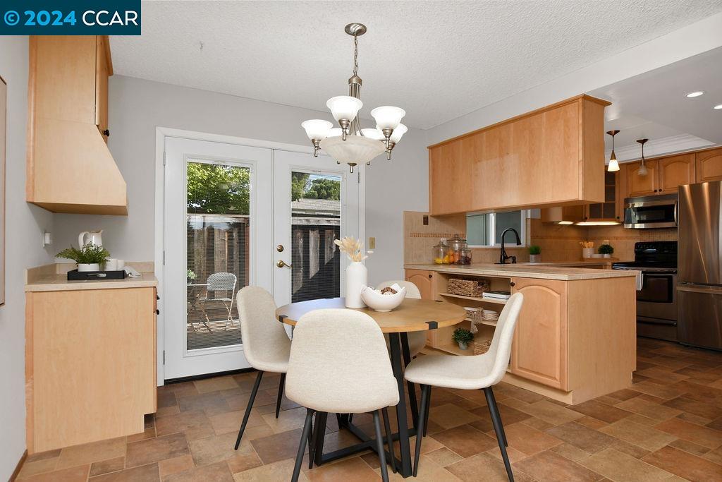 30 Fountainhead Court