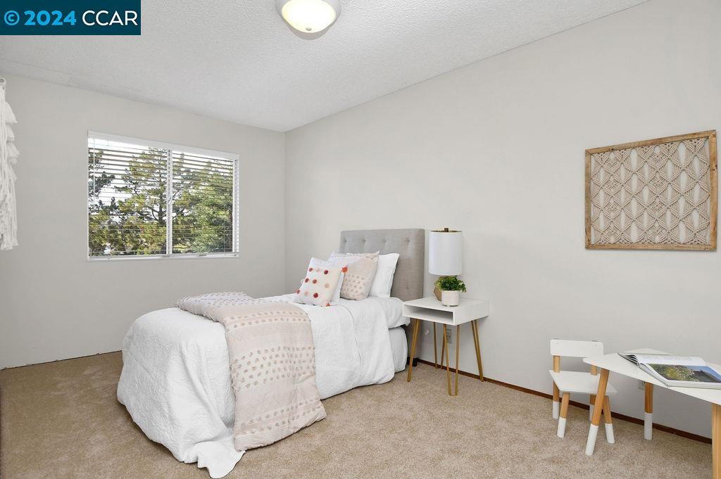30 Fountainhead Court