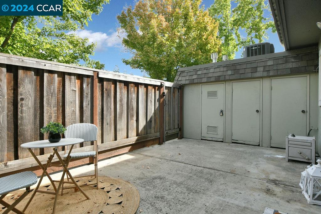 30 Fountainhead Court