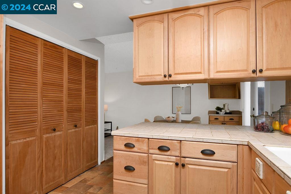 30 Fountainhead Court