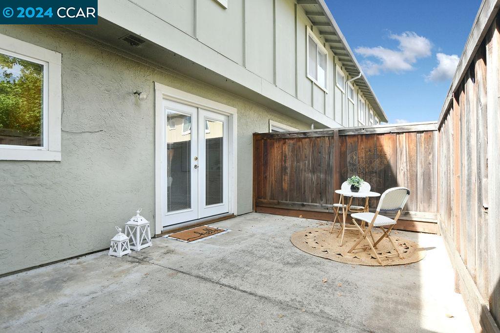 30 Fountainhead Court