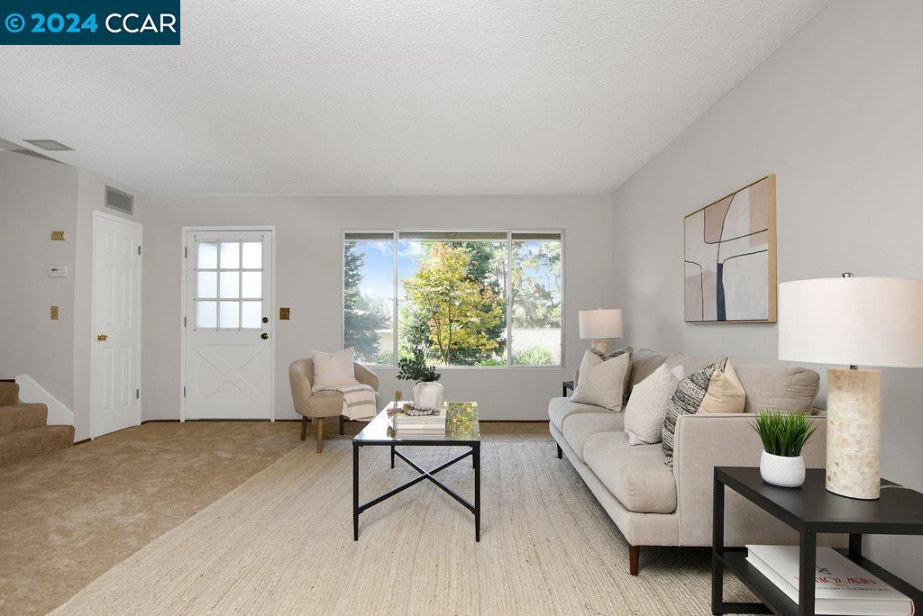 30 Fountainhead Court