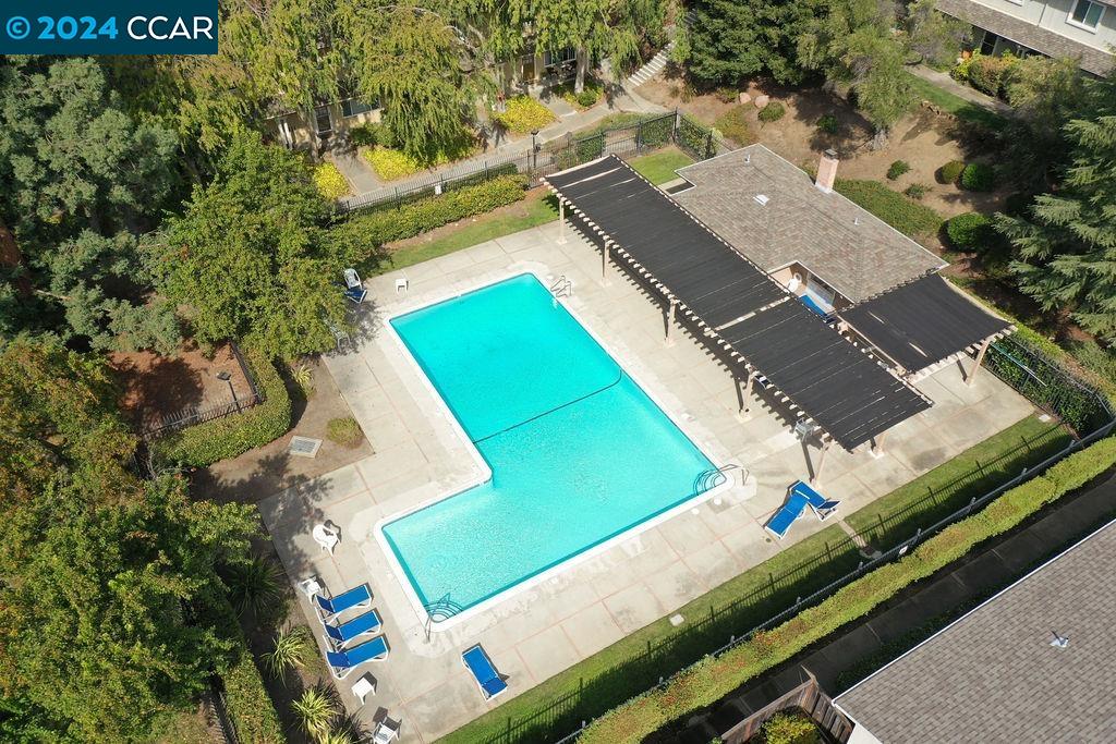 30 Fountainhead Court