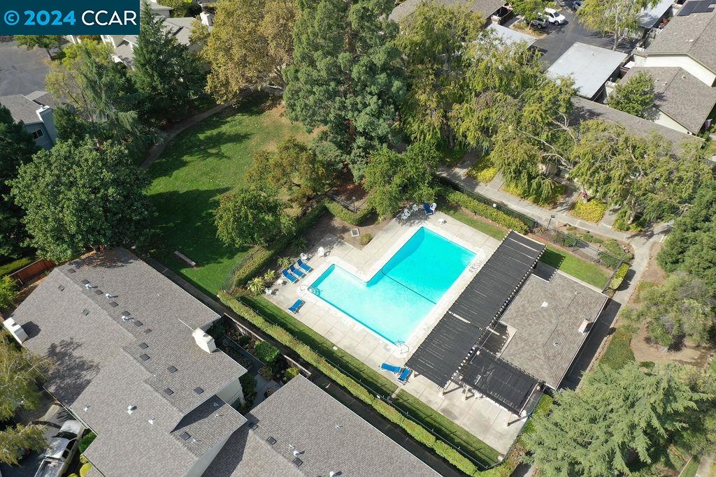 30 Fountainhead Court
