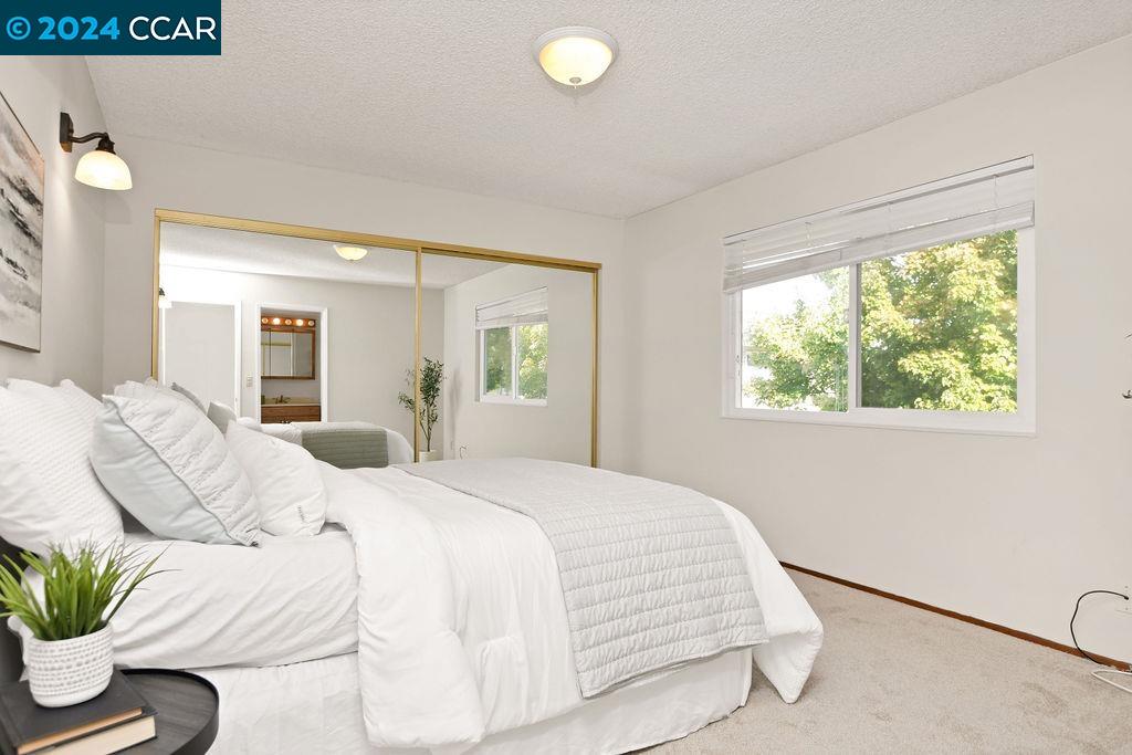 30 Fountainhead Court