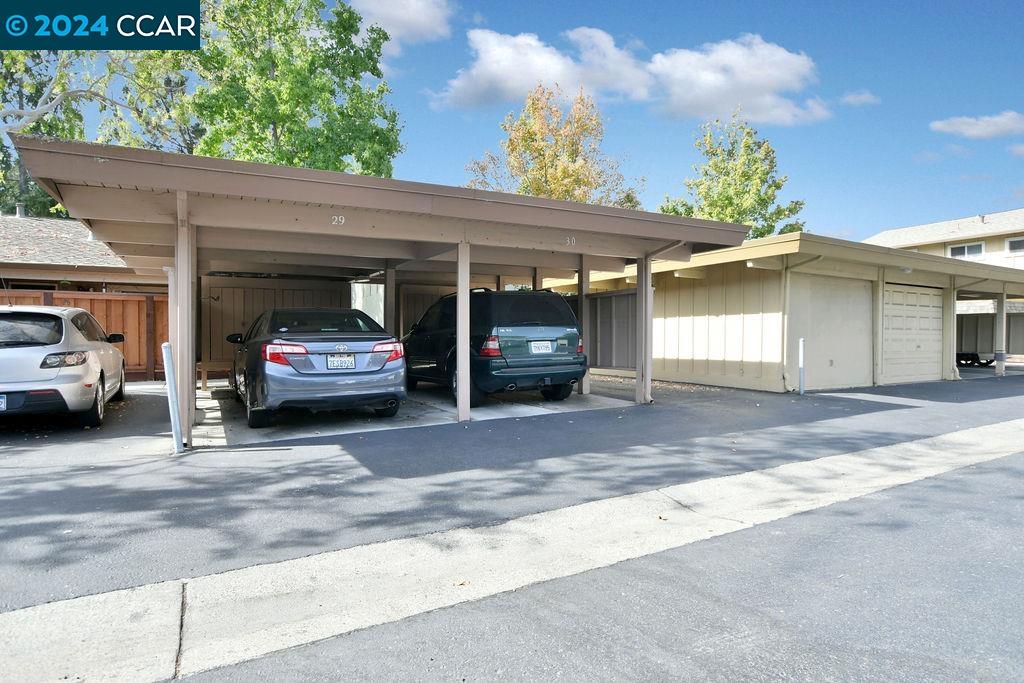 30 Fountainhead Court