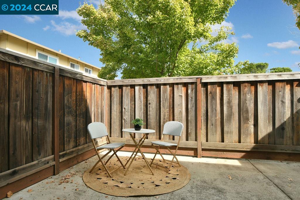 30 Fountainhead Court