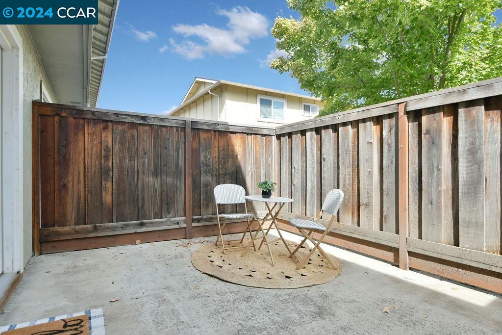 30 Fountainhead Court