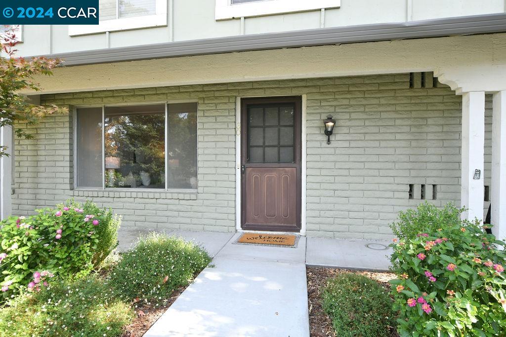 30 Fountainhead Court