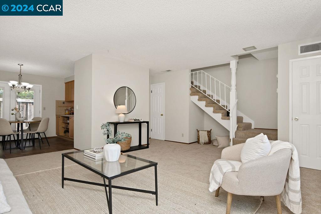 30 Fountainhead Court