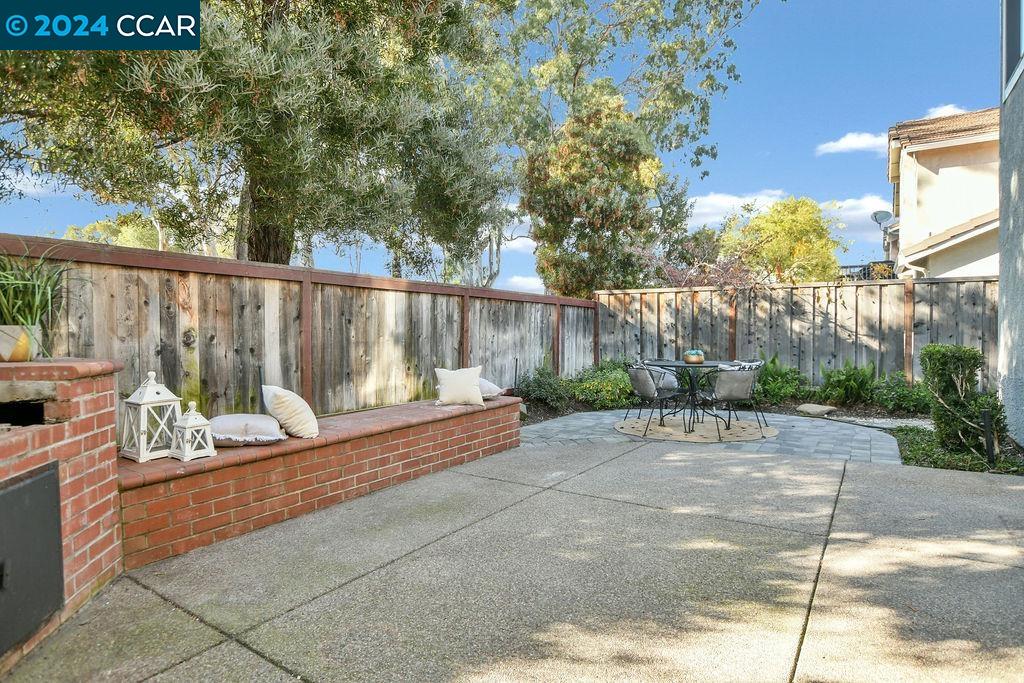 325 Oakwood Circle