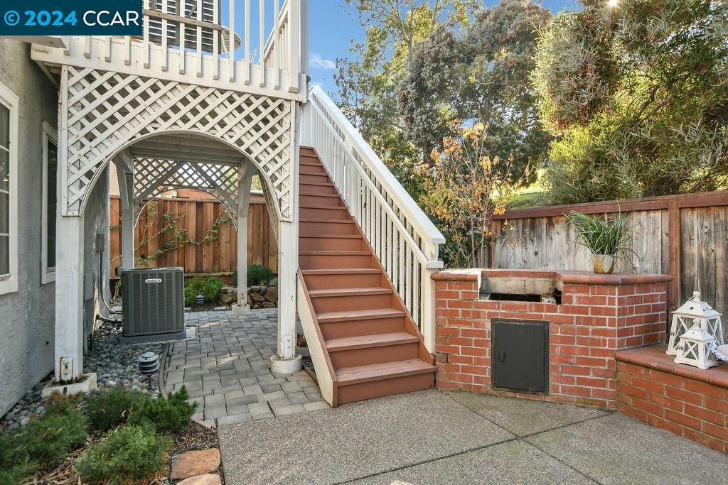 325 Oakwood Circle