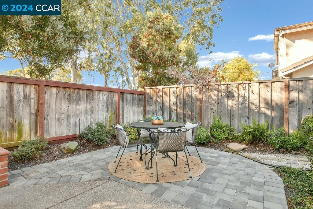325 Oakwood Circle