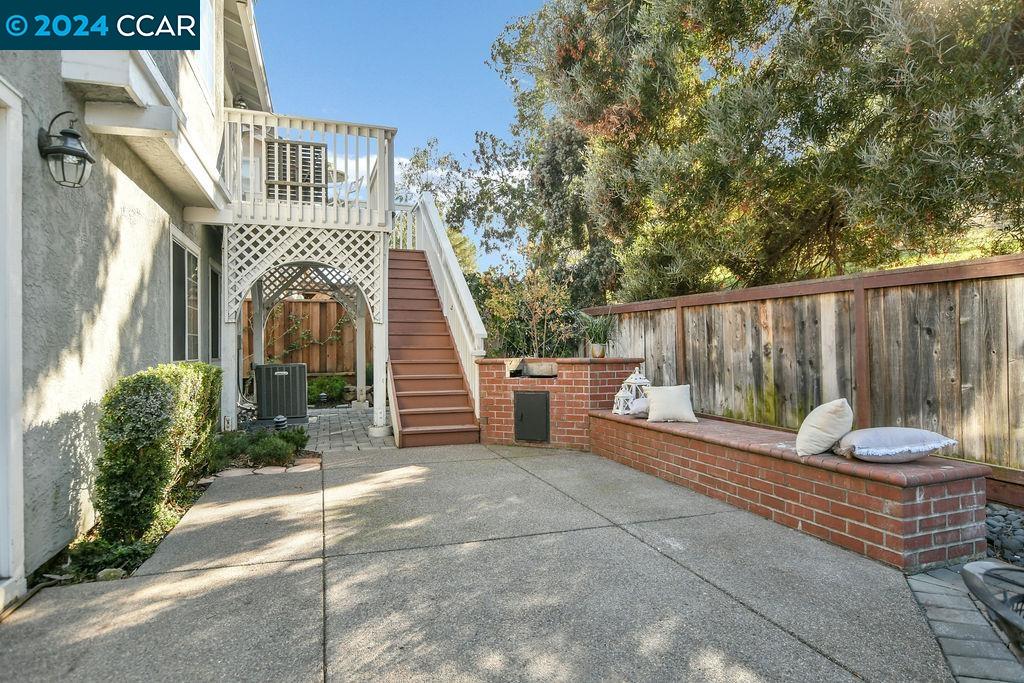325 Oakwood Circle