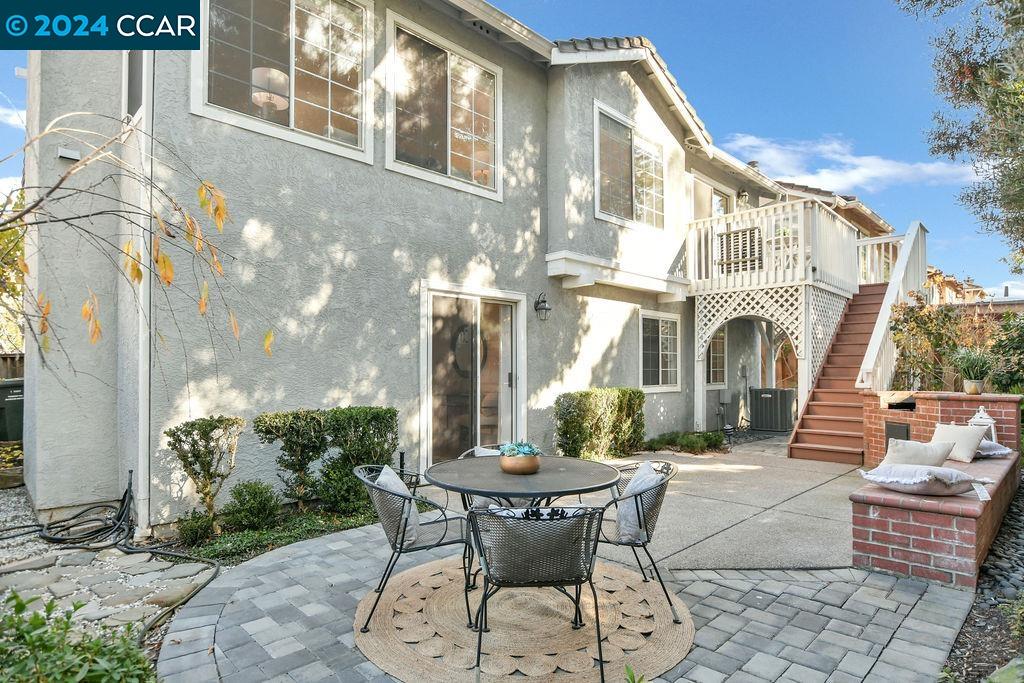 325 Oakwood Circle