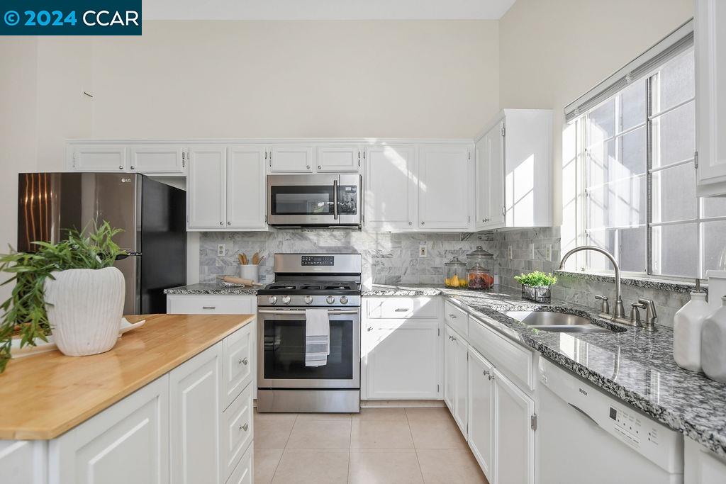 325 Oakwood Circle