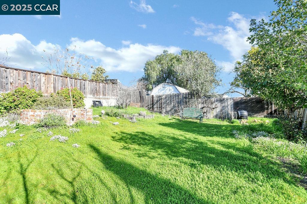 2345 Pomona Ave