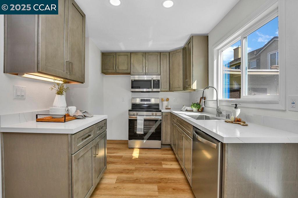 1897 Lynwood Dr # B Unit: #B