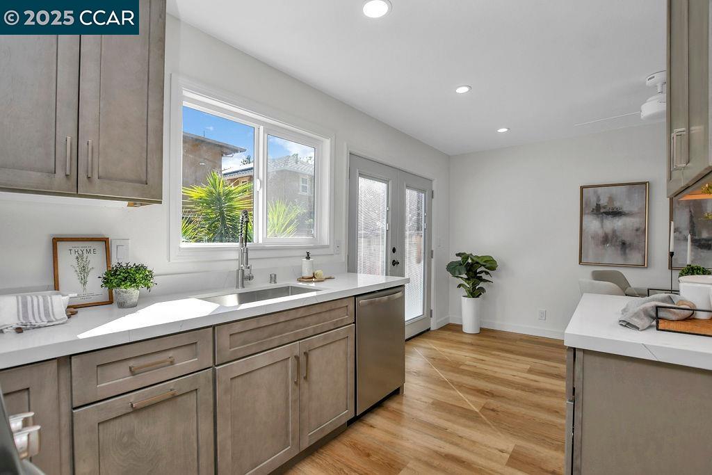 1897 Lynwood Dr # B Unit: #B