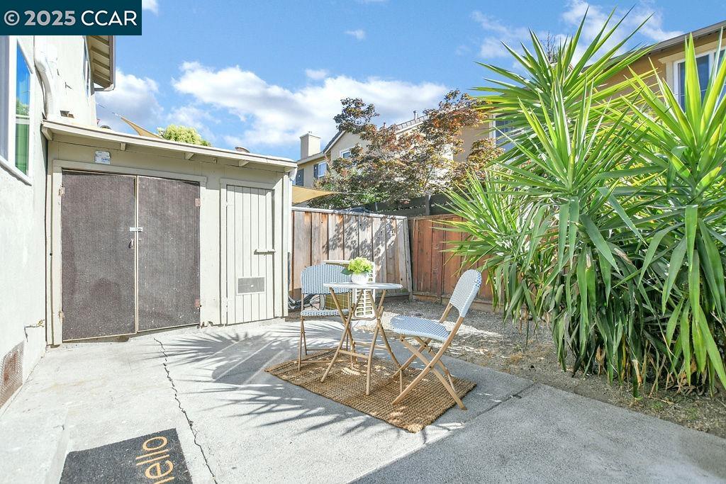 1897 Lynwood Dr # B Unit: #B